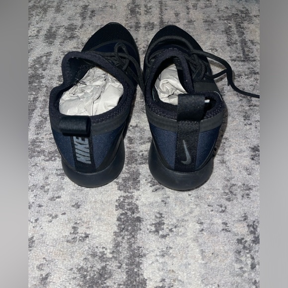 Nike - Picture 4 of 6